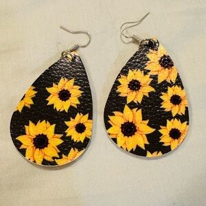 SOLD Sunflower Earrings ☀️